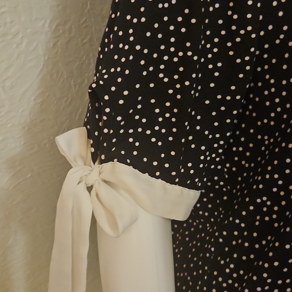 FAITH & JOY Black and White Polka Dot Pointed Flat Collar Short Sleeve Bow Tunic - Picture 4 of 8